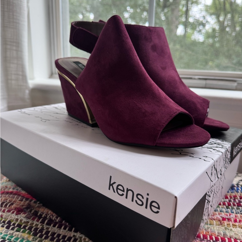 Kensie Elmira Leather Suede burgundy Women’s Size 9 
3.5in Block Heel Open Toe
